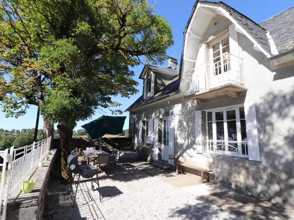 Maison De Charme Au Coeur Des Volcans, Proche De Salers, Avec Jardin Et Activites De Plein Air - Fr-1-742-288 Villa Saint-Bonnet-de-Salers 0*,